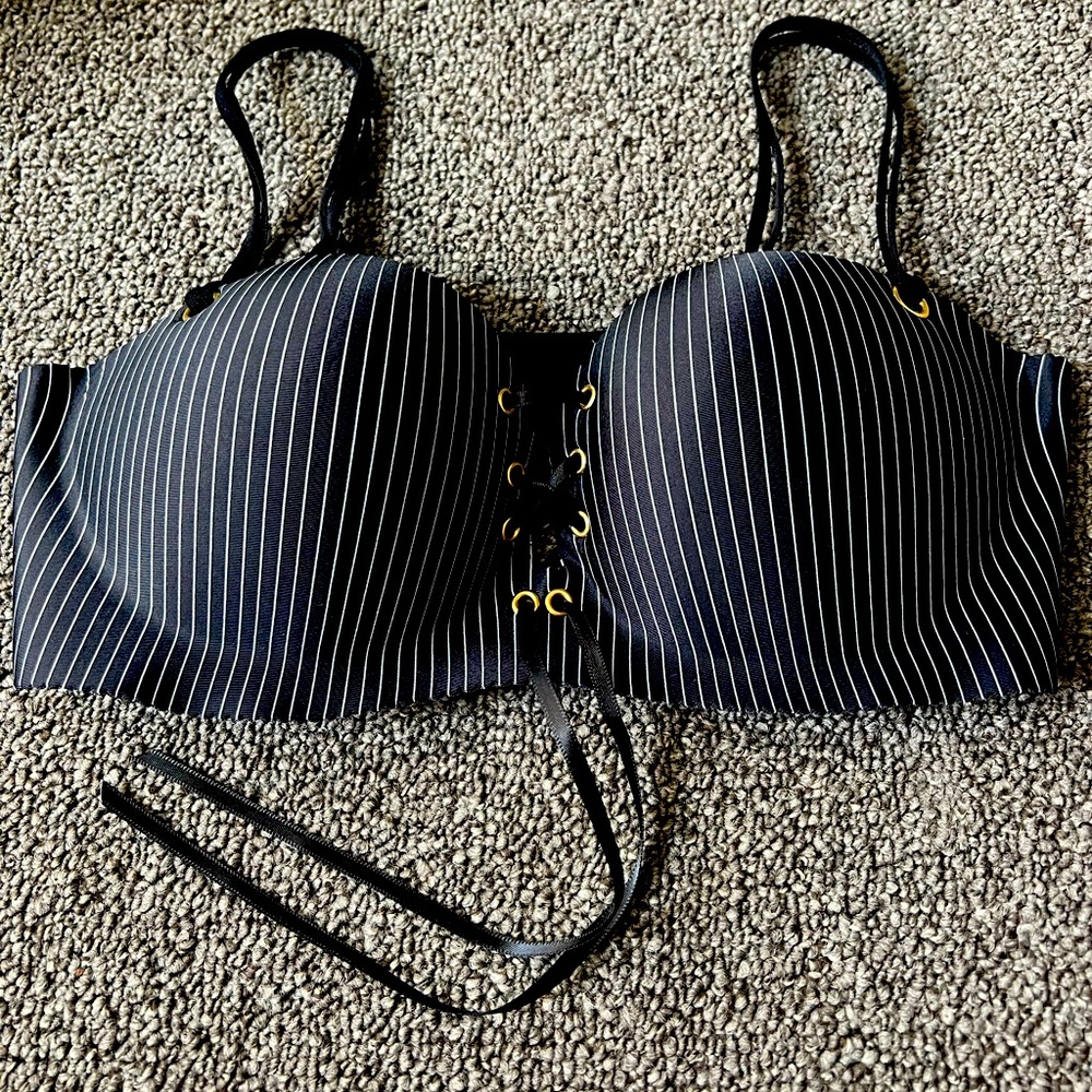 👙Just In 👙 Lace Tie Pinstripe Push Up Bra